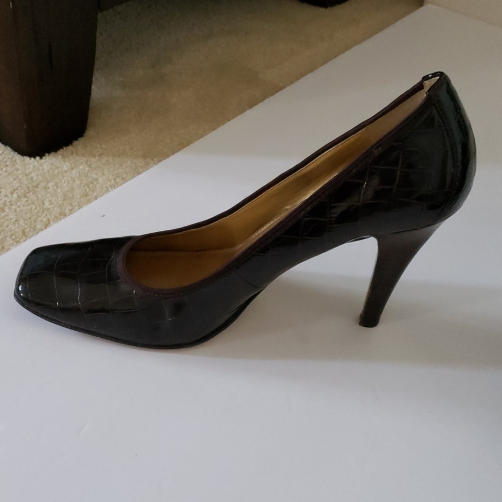 Shoes - Picture 2 of 3